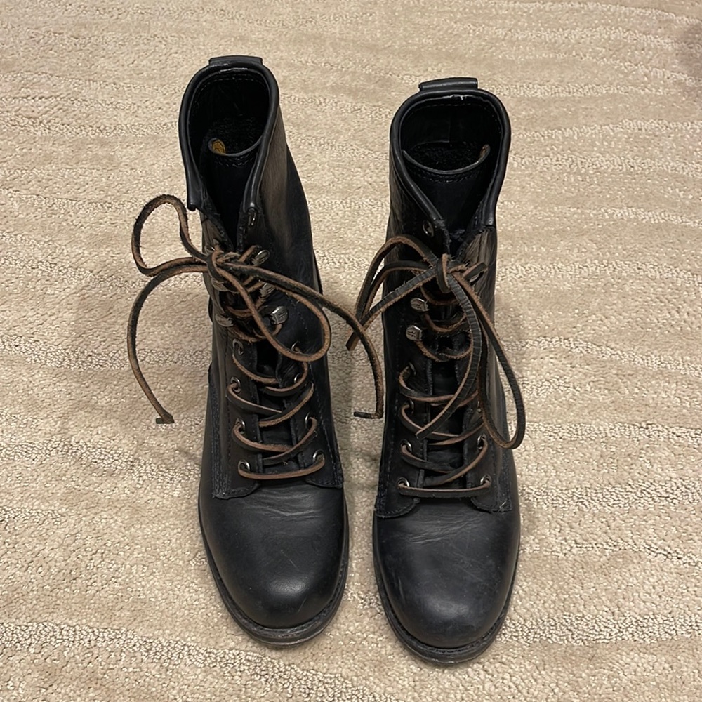 Frye Sabrina Lace Up Boots size 7
